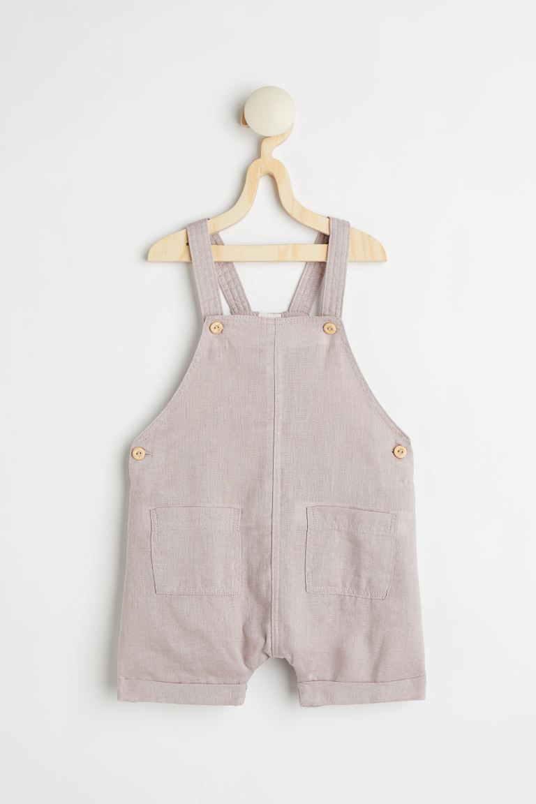 Baby Exclusive. Overall shorts in airy linen. Straps with adjustable buttoning, button at sides, ... | H&M (US + CA)