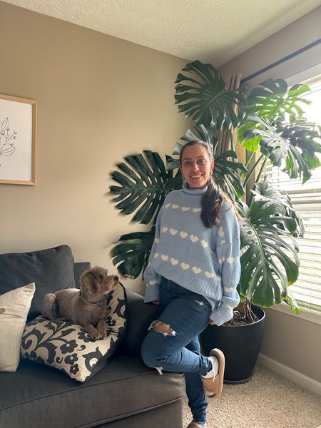 Light blue comfy and oversized sweatshirt 

#LTKGiftGuide #LTKHoliday #LTKSeasonal