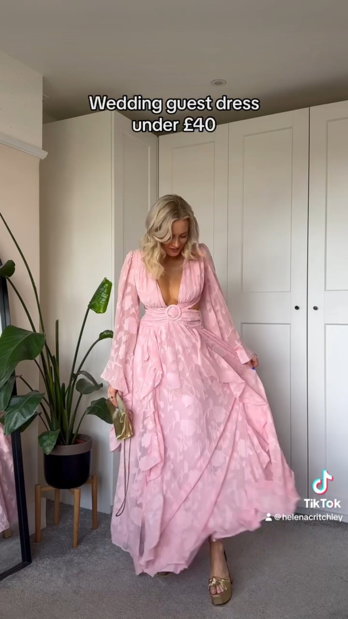 Dress has been restocked! Code HELENAC works also 😘

Wedding guest, wedding guest dress 