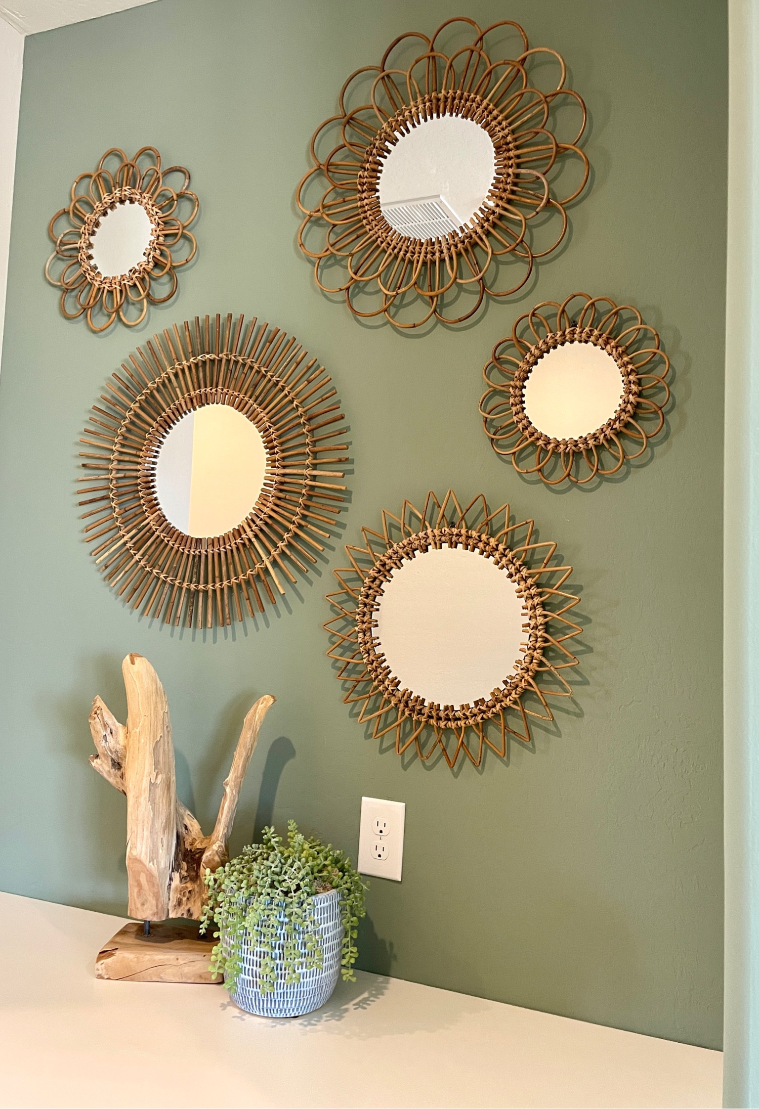#walldecor #home #mirrors #wallmirror #homedecor #wovenmirror #roundmirror #entryway #hallway #mirrorsisplay

#LTKGiftGuide #LTKfamily #LTKhome