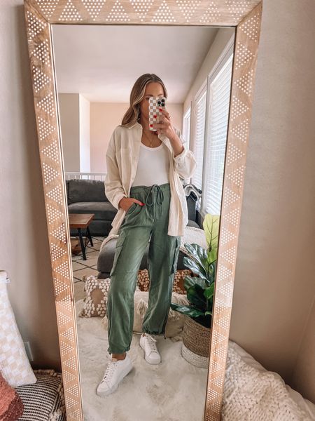 Teacher outfit idea🍎 wearing a small button down, xs tank and size 2 cargo pants

Classroom style / teacher style / button down outfit / cargos / summer style / outfit inspo 


#LTKunder50 #LTKstyletip