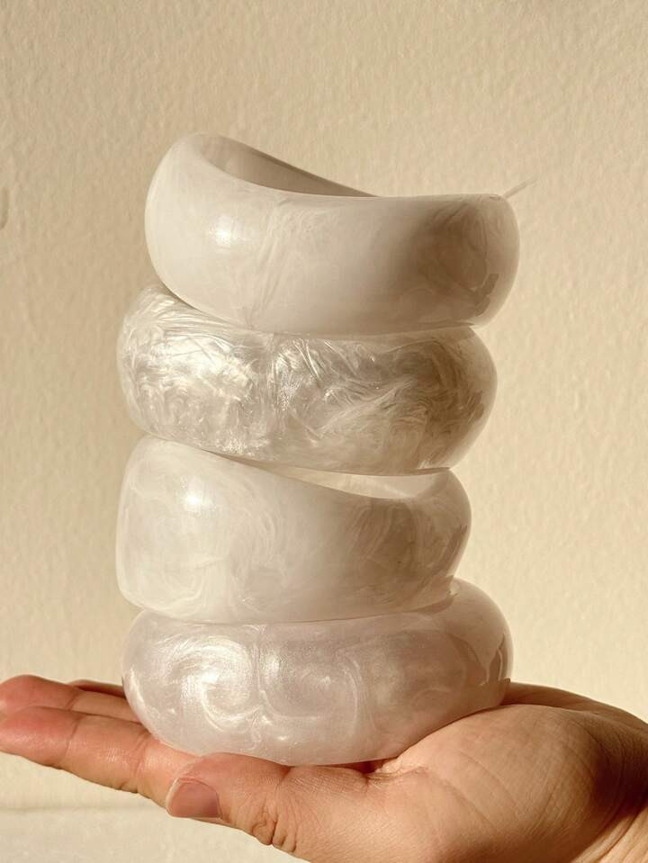 1 Pieza Brazalete Ancho Y Grueso De Resina Acrílica Blanca De Corte Asimétrico Y Curvo, Joyería Minimalista Y Elegante Para Mujeres, Accesorio De Moda Para Primavera | SHEIN