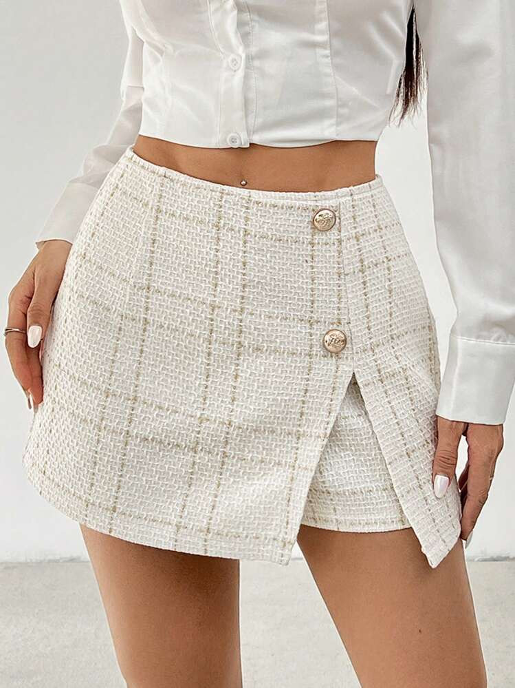 SHEIN PETITE Women's Overlap Buttoned Slit Shorts,Commute,Office,Old Money,Simple,Minimalist, | SHEIN