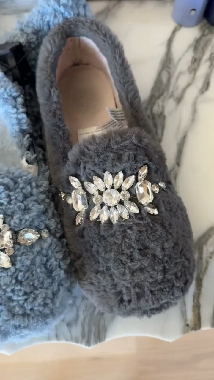 I can’t believe I found this look for less version of my fav slippers!!

#LTKootd #LTKselfcare #LTKSeasonal