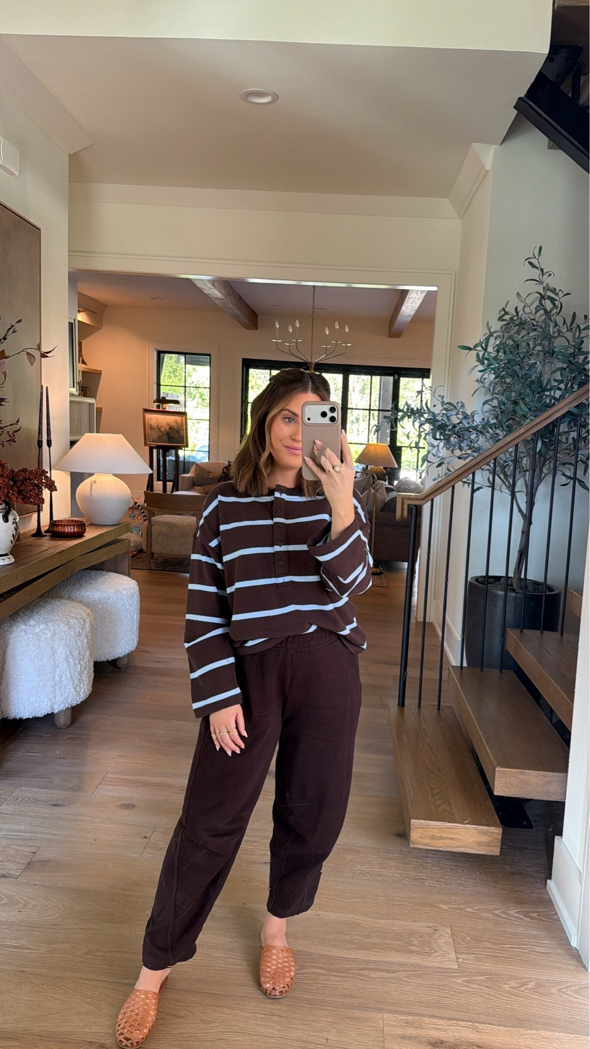 Comfy casual outfit today! Both top & bottoms are from Aerie- wearing small in top & xs in bottoms. Comes in lots of colors, as well as other styles to mix & match with! + nursing friendly! 

Fall outfit || casual outfits || comfy loungewear || aerie finds ||
