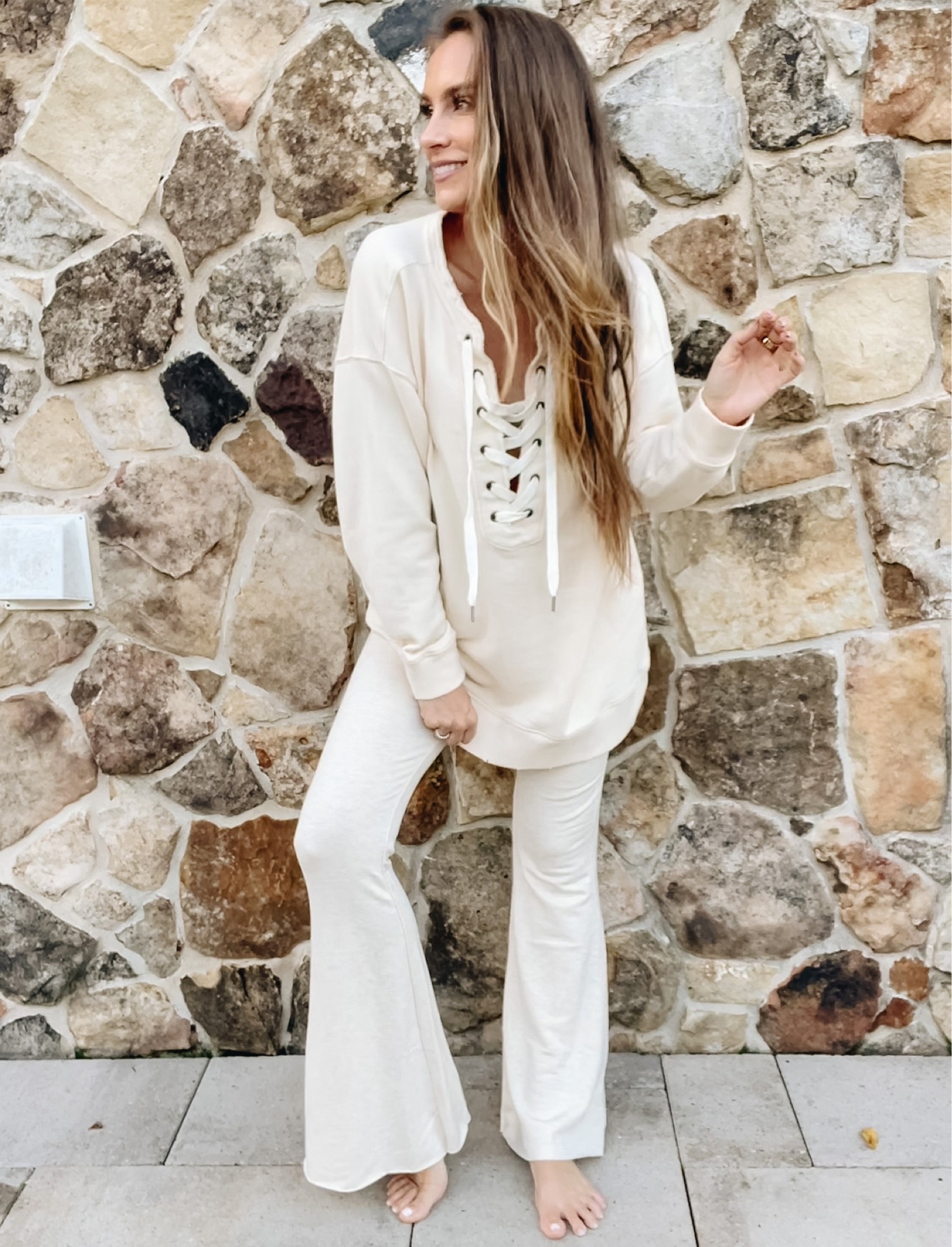 Aerie finds for Fall during the #LTKSale 🙌🏼 Wearing size S in sweatshirt and XS in sweatpants ❤️. 

#aeriefinds #comfyoutfit #falloutfit #angelalanter

#LTKsalealert #LTKSale #LTKSeasonal