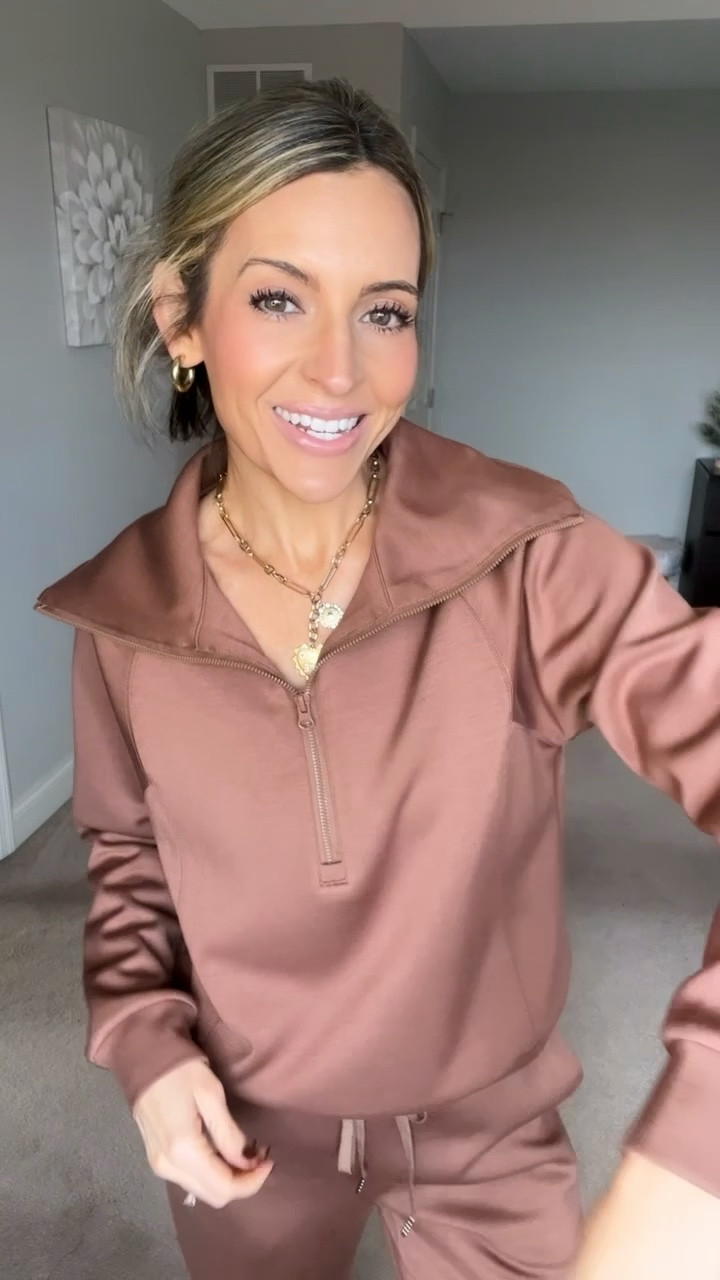 2 piece matching lounge set. Wearing xs. Soft modal material! 


#LTKStyleTip #LTKFindsUnder50 #LTKPetite