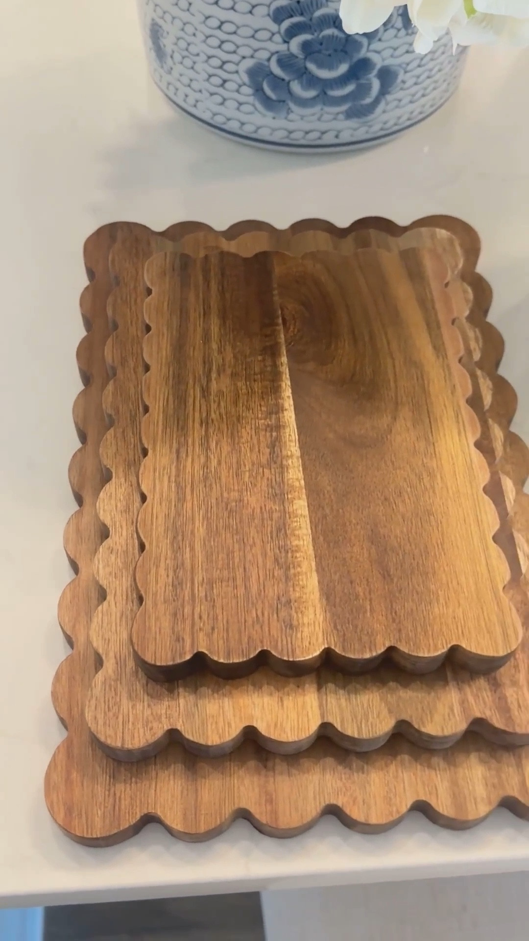 Scalloped cutting board set