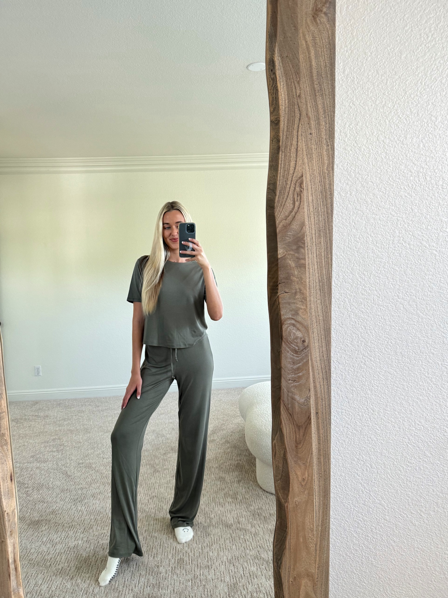 The mostttt comfy lounge wear set 🙌🏻 feels like butter on my skin.

Wearing size XS 

#LTKFindsUnder100 #LTKSeasonal #LTKHome