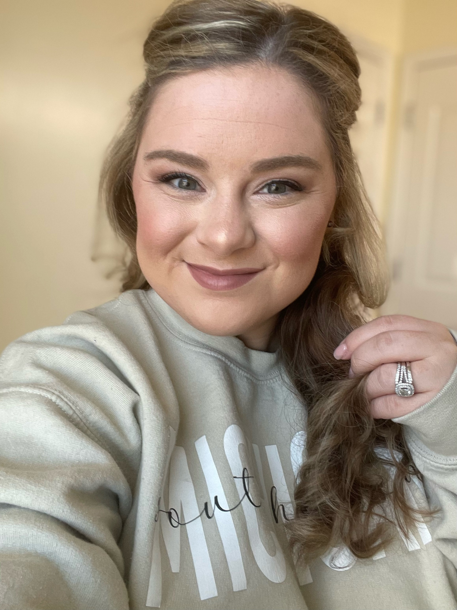 After thanksgiving glow. ✨

#LTKbeauty #LTKSeasonal #LTKmidsize