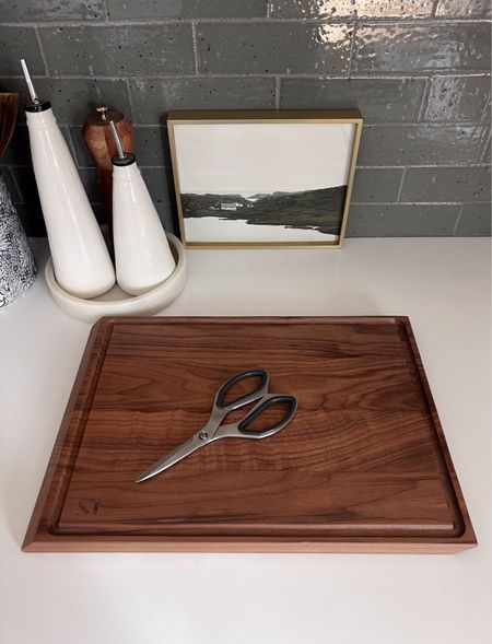 Father’s Day gift idea for the dad who likes to cook! This quality cutting board is gorgeous 🙌🏻

#LTKGiftGuide #LTKHome #LTKSeasonal