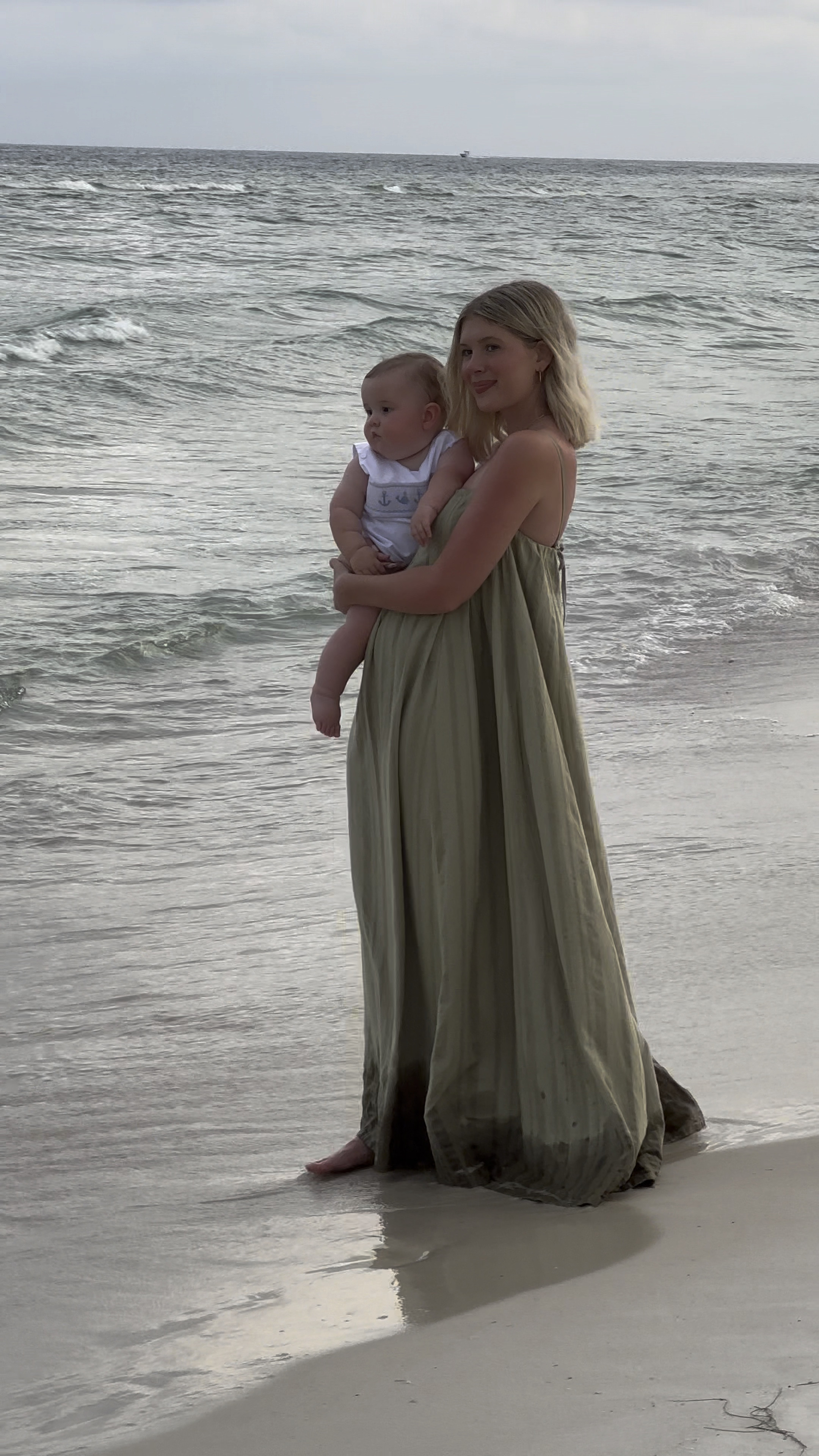 My current favorite dress! My color is currently sold out!



#LTKFindsUnder100 #LTKStyleTip
