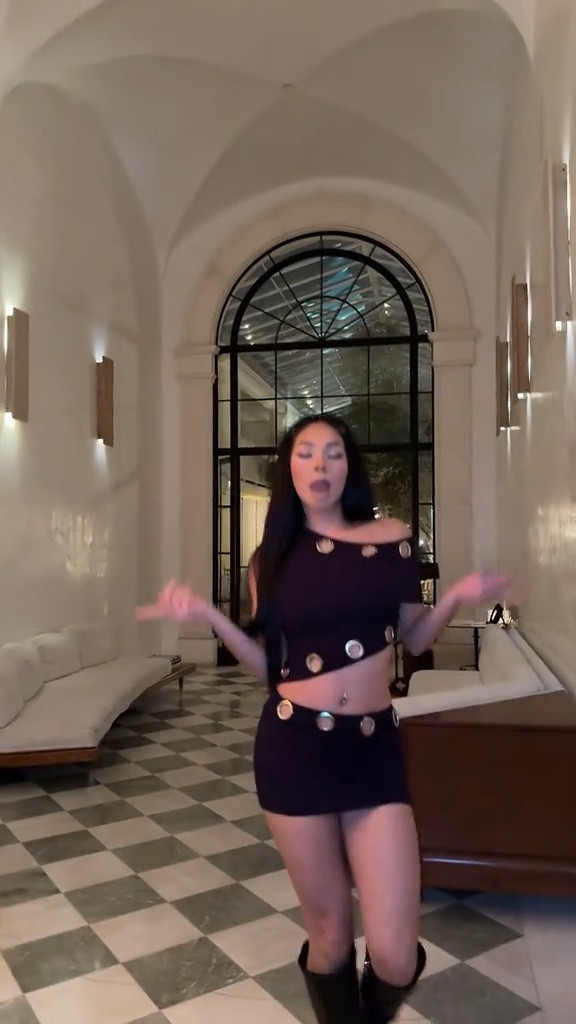 Outfit of the night for dinner🖤🖤

#LTKItBag #LTKBeauty #LTKStyleTip