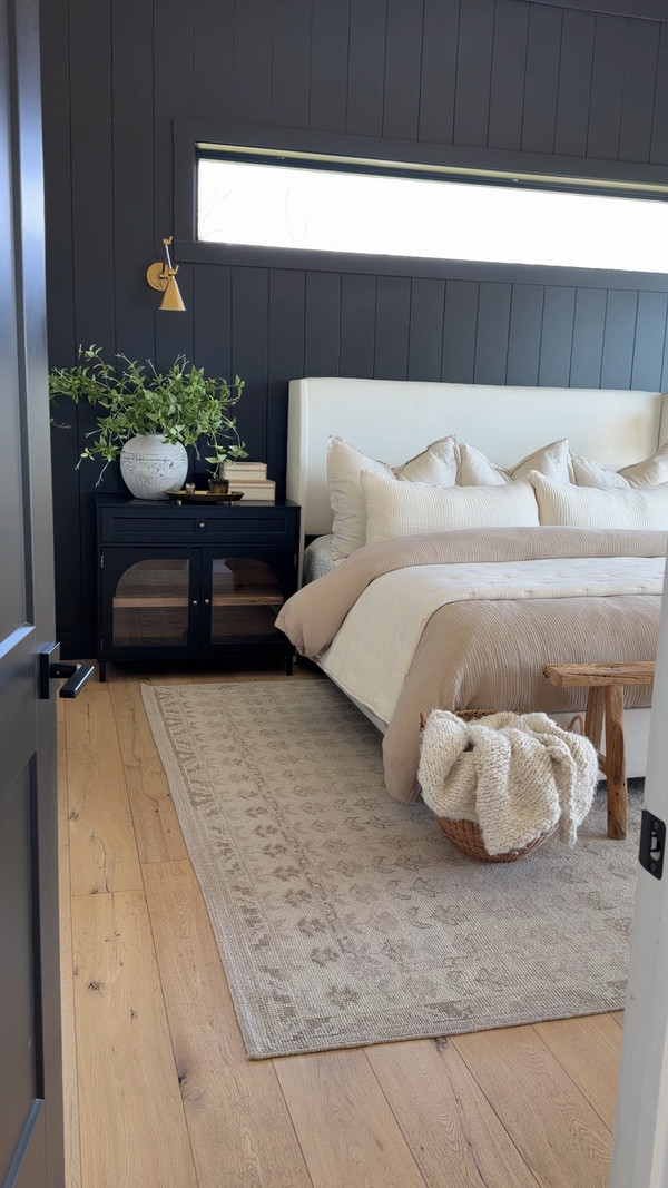 If you’re looking for an easy spring bedroom update, this bedding combination is so good.