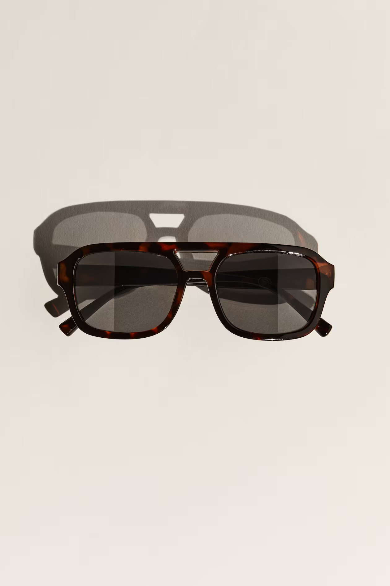 Aviator-style sunglasses | H&M (UK, MY, IN, SG, PH, TW, HK)