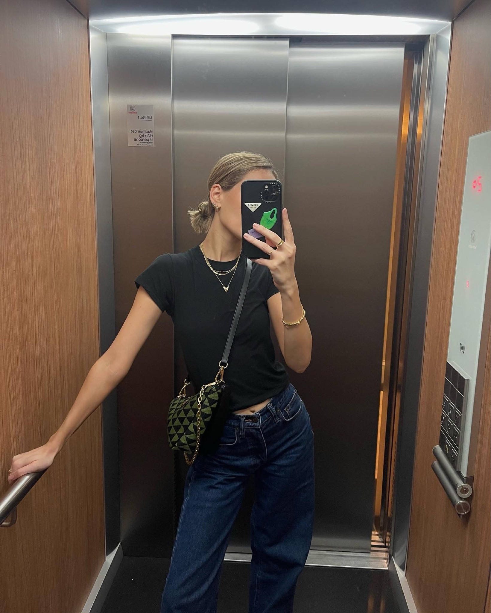 simple chill ootd 

blue jeans, black t shirt, prada bag 

#LTKSeasonal #LTKbrasil #LTKaustralia