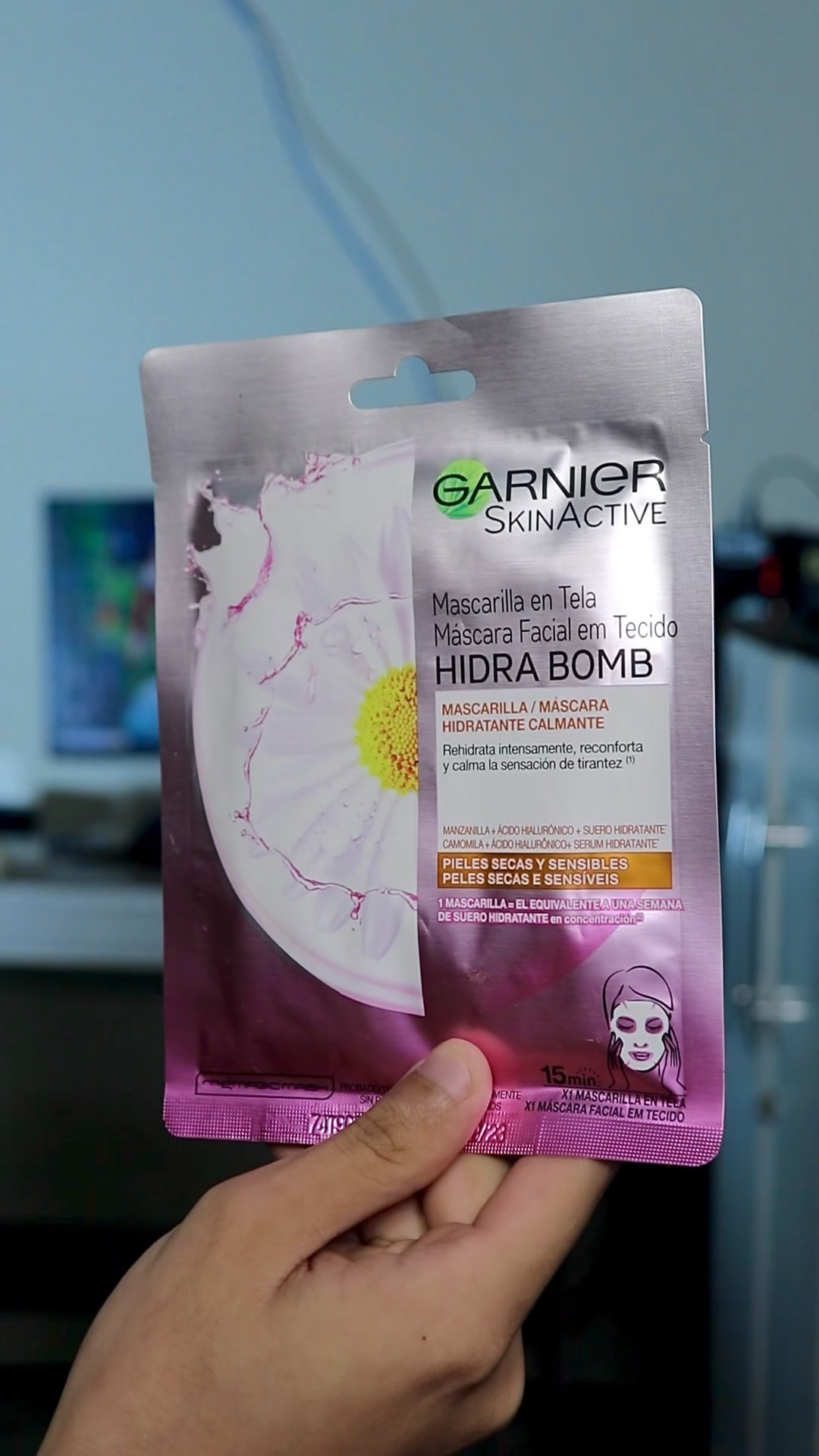 Review de primeiras impressões - Máscara Facial em Tecido Hidratante Garnier Hidra Bomb Camomila Calmante by @garnierbrasil 

#review #skincare #mascarafacial #reviews #reviewskincare

#LTKbeauty #LTKbrasil #LTKBeautySale