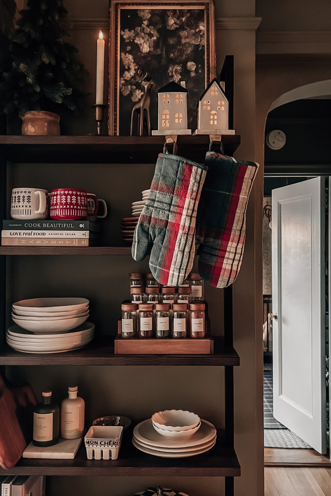 Items on shelves! 

#LTKHoliday