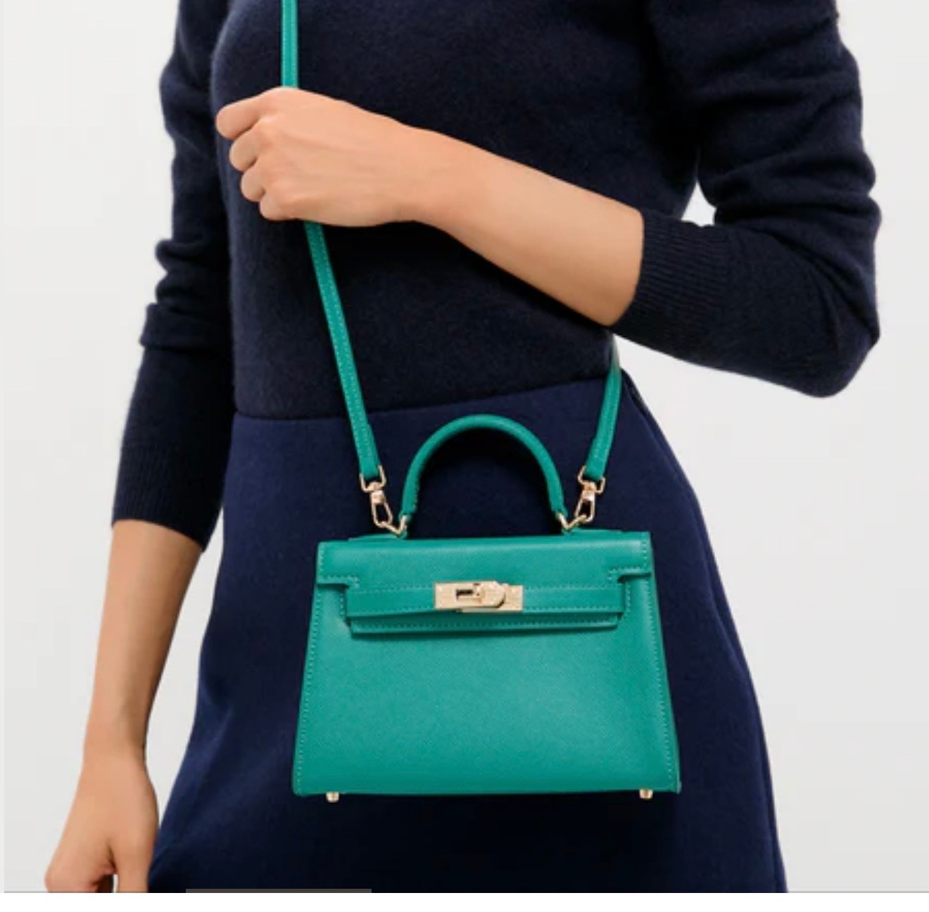 BILLINI
Pine Hariette Handle Bag

This mini wonder transitions from day to night effortlessly, making it the perfect plus-one for brunch dates or dinner parties. Pair it with your sharpest tailoring or your most casual denim—this beauty truly goes with everything.

#LTKGiftGuide #LTKHoliday #LTKWorkwear