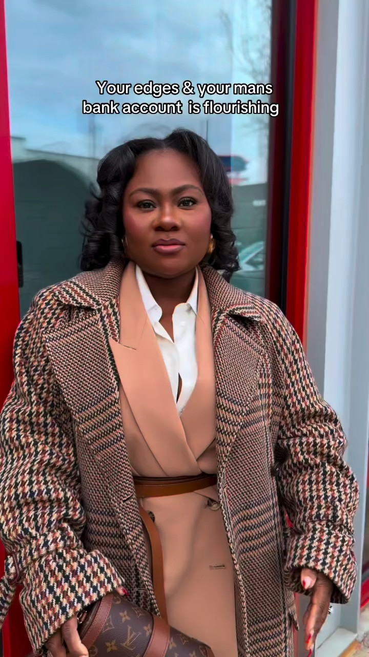 FLOURISHING

Who knew cream and coffee mixed so well together! 

Boots: @macys 
Bag: @louisvuitton 
Blazer: @hm 
Pants: @zara 

#whatfunmiwore #wiwt #outfitoftoday #monochromestyle