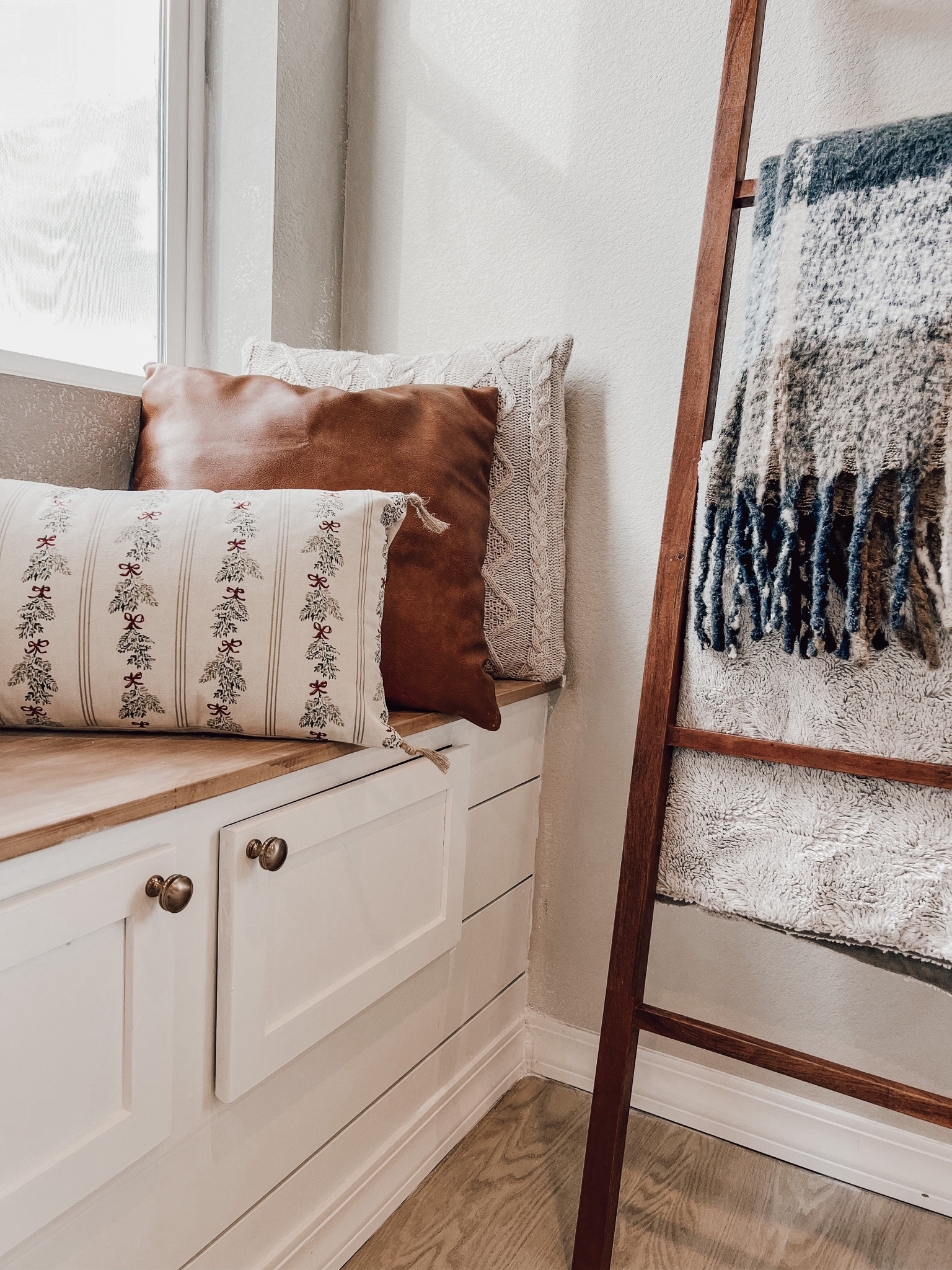 loving this affordable vintage pillow with these pillow covers 😍 #homedecor #holidaydecor #holidaypillows #christmasdecor

#LTKhome #LTKSeasonal #LTKHoliday