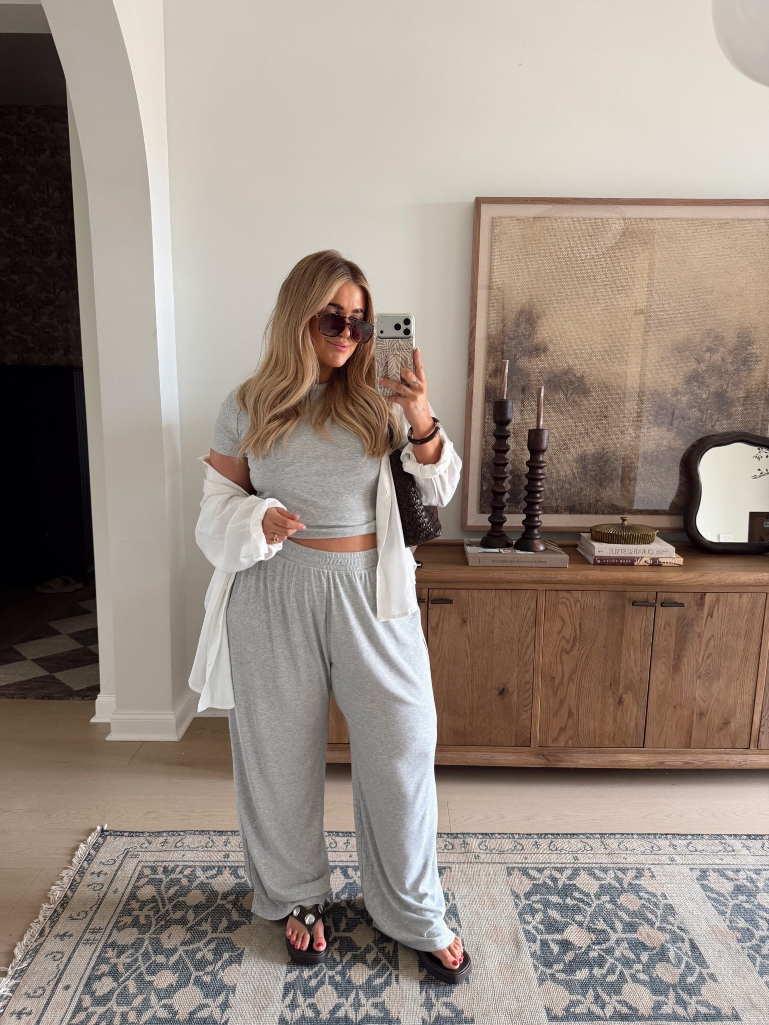 Daily fit!!! 🤍 
Top — large 
Pants — XL 
Button down — XL