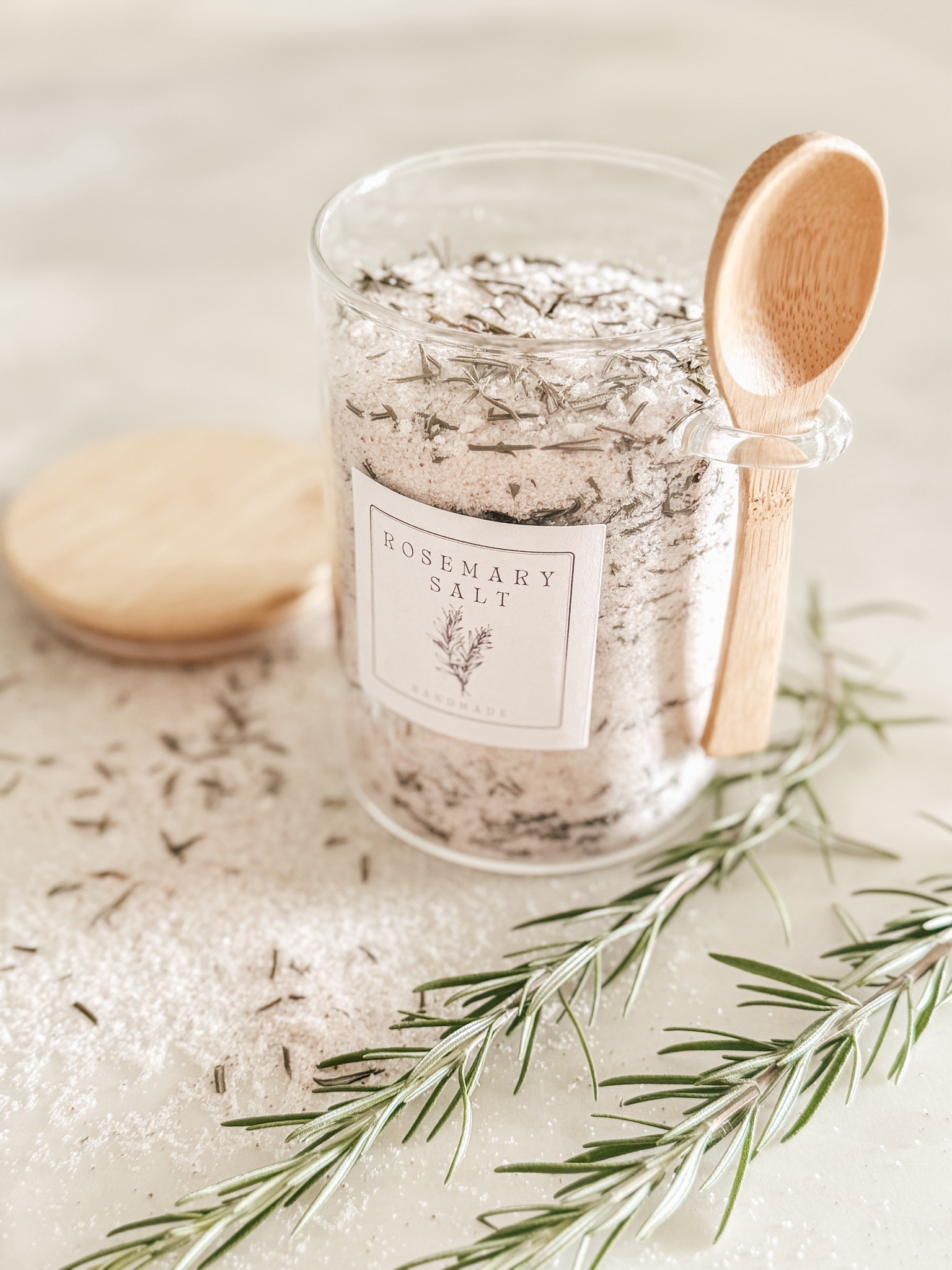 This rosemary salt is the perfect summer hostess gift! #hostessgift #rosemarysalt

#LTKSeasonal #LTKHome
