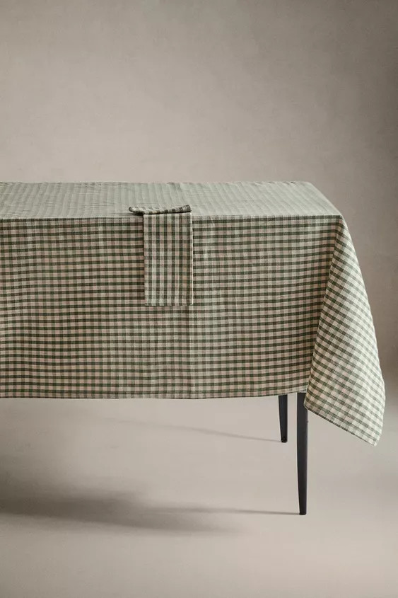 Cotton tablecloth with a checked design and contrast topstitching. | Zara US