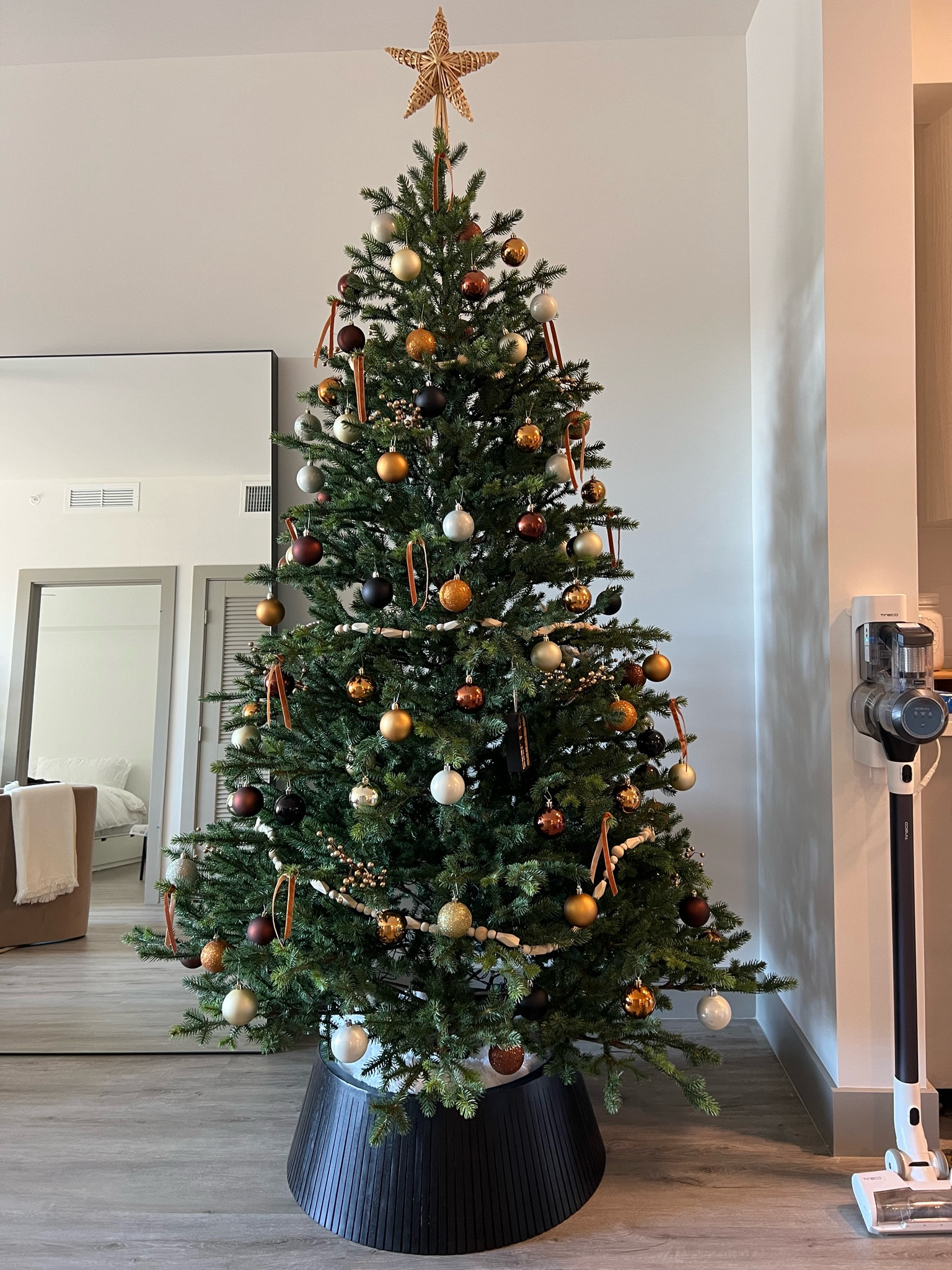 I wish I was better at decorating Xmas trees! 

#LTKSeasonal #LTKhome #LTKHoliday