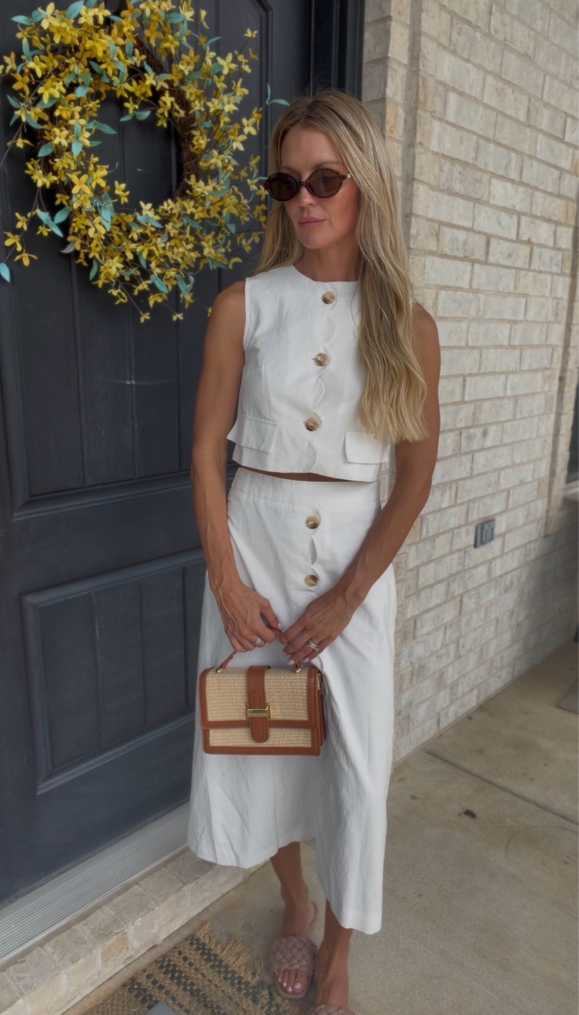 Lightweight + linen. Two things that just make sense in this summer heat. ☀️

Size: XS
Use Code: brooke_12 (12% off sitewide)
@Commense

#LTKootd #LTKgrwm #LTKmomlife