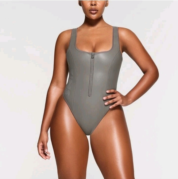 SKIMS NWT Rubberized Scuba Swimsuit Scoop Neck One Piece Gray Chalk Sz Medium | Poshmark