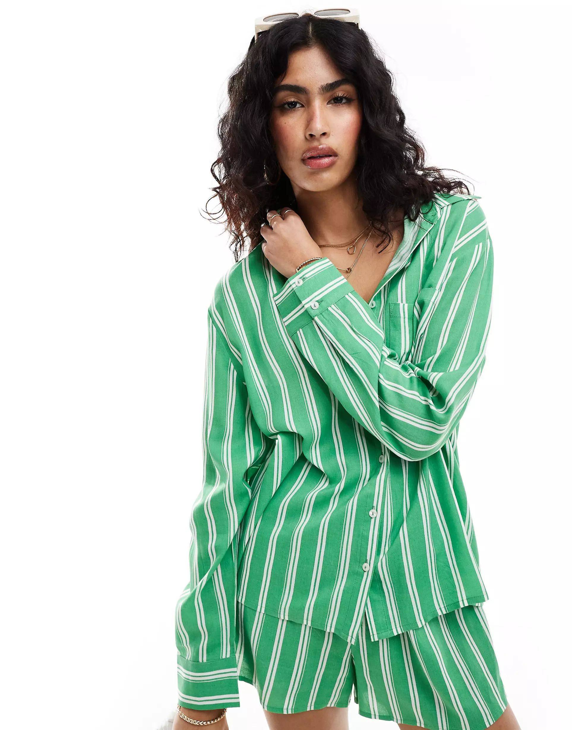 Esmée - Chemise de plage d'ensemble oversize à rayures et manches longues - Vert | ASOS (Global)