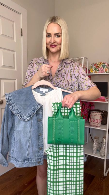 Ruffle collar jacket: XS petite
White bubble crop top: XXS
Green print pants: 24 regular 
Casual mom style / mom outfit / spring style / girly style 

#LTKVideo