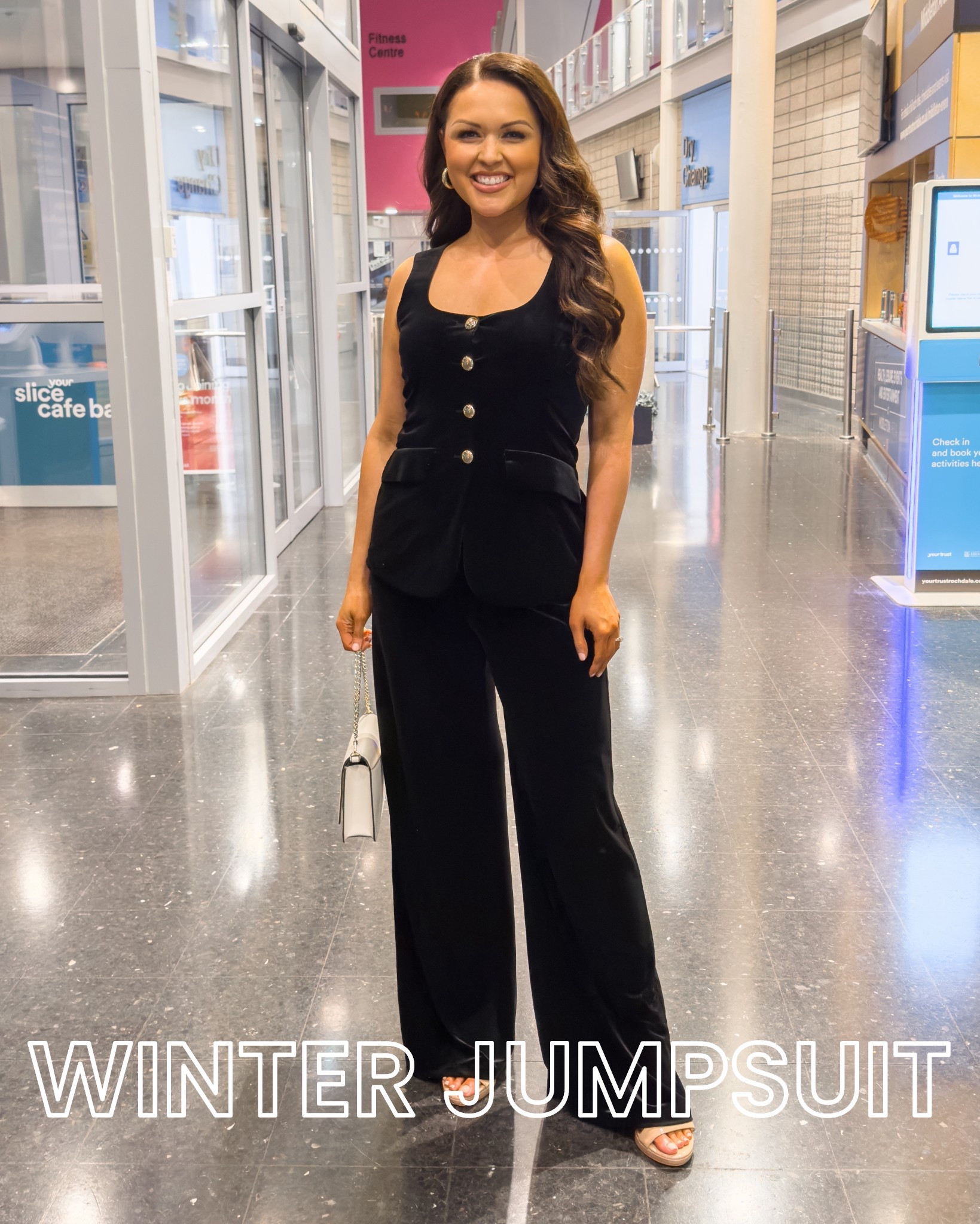 I am obsessing over this black velvet jumpsuit from one of my favorite brands! Perfect for holiday parties, date night, and a girls night out!


#LTKHoliday