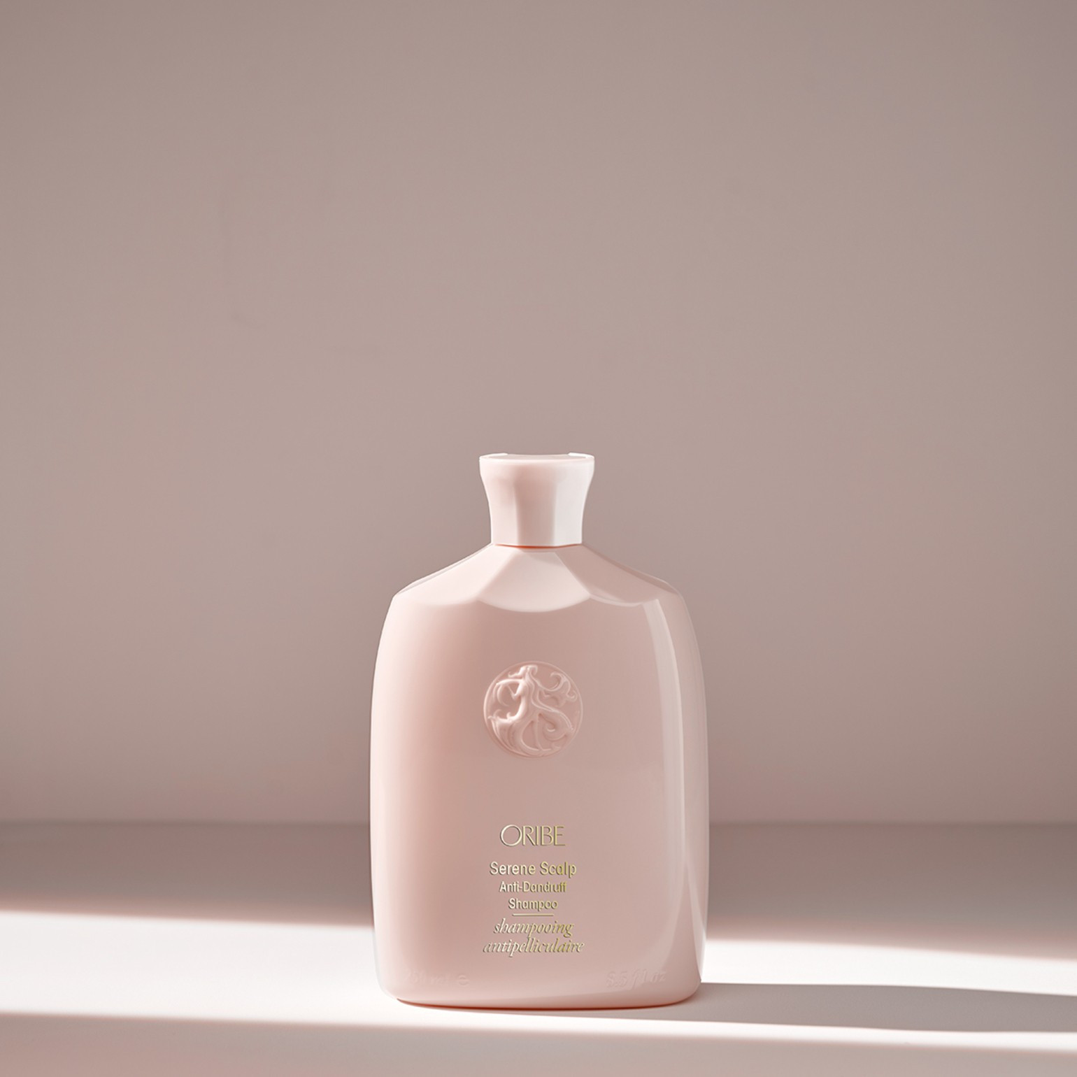 Serene Scalp Anti-Dandruff Shampoo | Oribe Hair Care