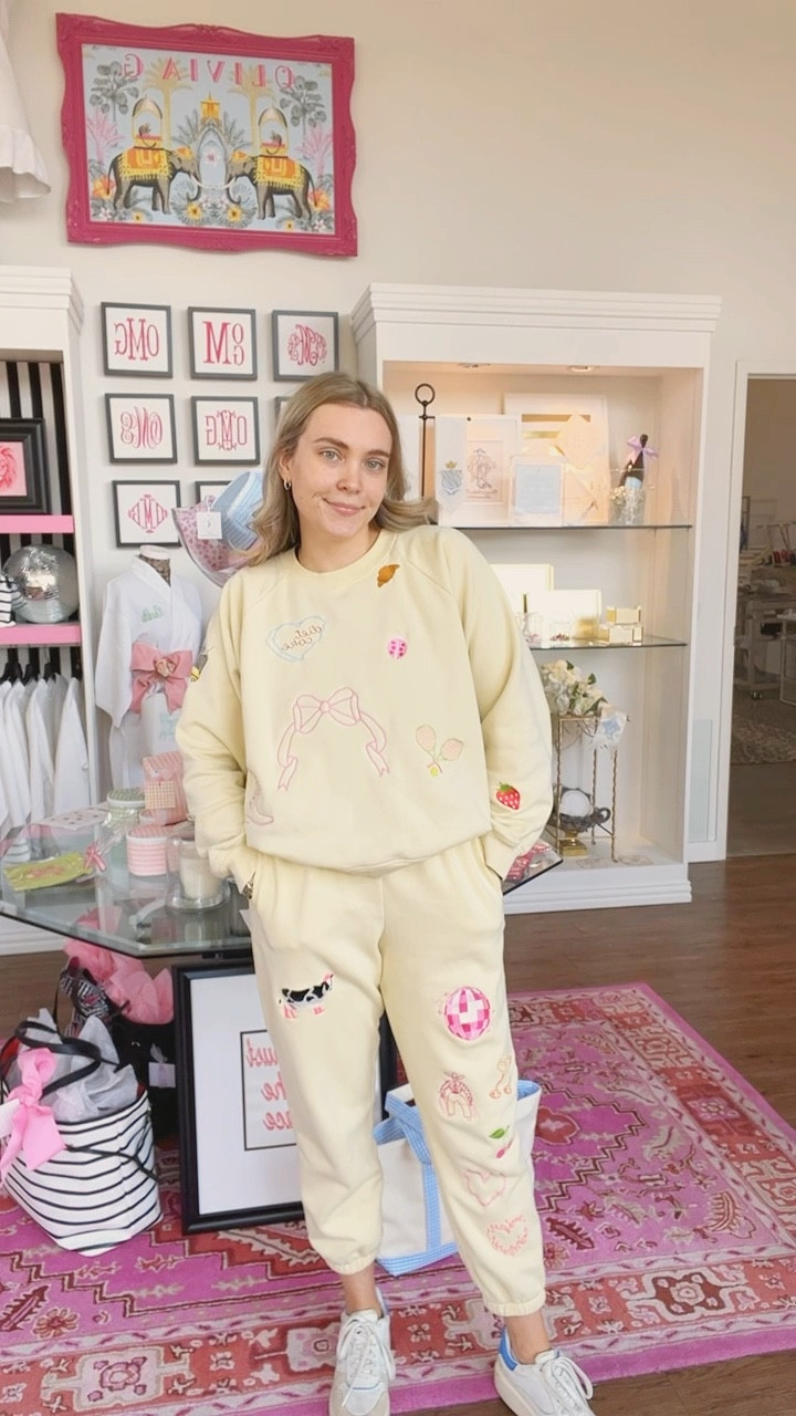 RUN DON’T WALK!!!!
Gap has restocked & launched new colors in their FABULOUS vintagesoft sweat sets!!! And some colors are even on sale!!!
Purple, hot pink, tan, and grey are all currently in my cart that’s how much I love this set! 
It’s my go-to travel fit and my ‘don’t feel like getting dressed but need something cute to wear to work’ fit! And obviously … it’s the perfect canvas to let your creativity go wild!!! 


#LTKFindsUnder50 #LTKSaleAlert #LTKTravel