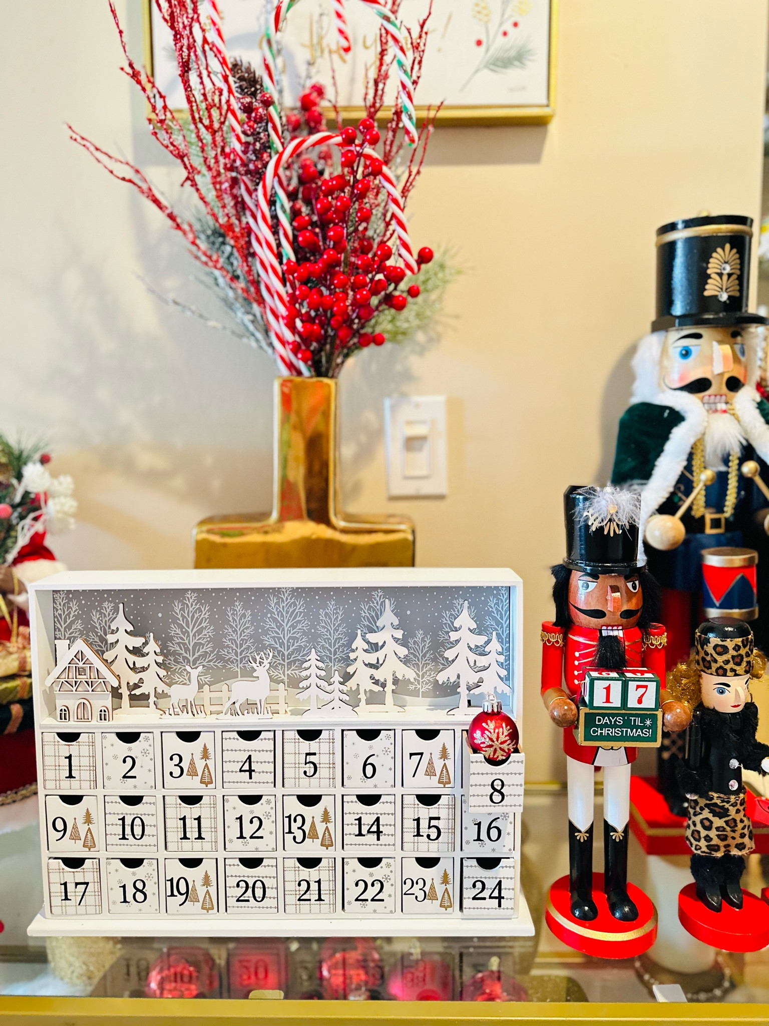 Christmas decor 🎅🏾 #glamchristmasdecor #christmasdecor #deckthehalls #xmas #holidays #holiday #christmas #magical 

#LTKsalealert #LTKSeasonal #LTKHoliday