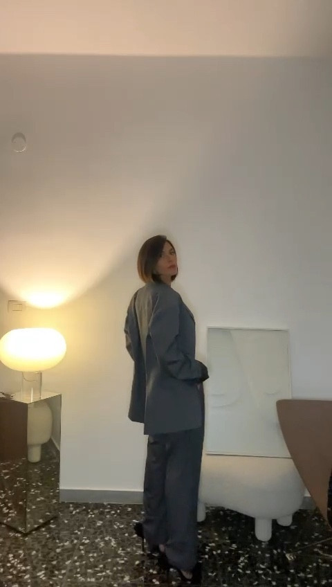 Blazer + trousers outfit inspiration.

The Frankie Shop, blazer gelso oversize,  pantaloni gelso a vita alta, Magda Butrym, Sandali in raso e pelle, Mytheresa, autumn outfit, Italia. 

#LTKeurope #LTKshoecrush #LTKstyletip