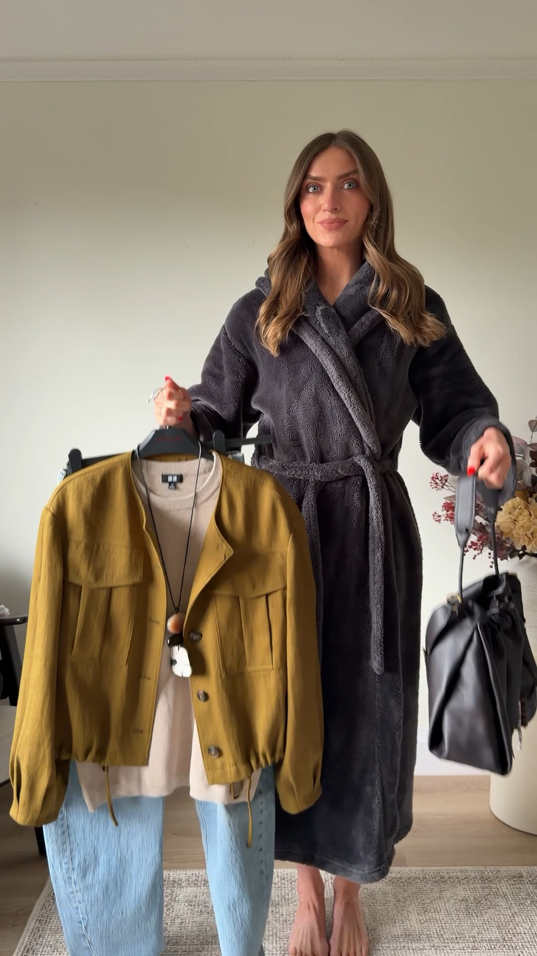 Spring outfit idea
Size 10 in the M&S jacket
XS in the UNIQLO top
25 Long in the Abercrombie barrel jeans 
Toteme belt
Somfmont bag - can’t link on here so I’ve added similar
Birkenstock sandals