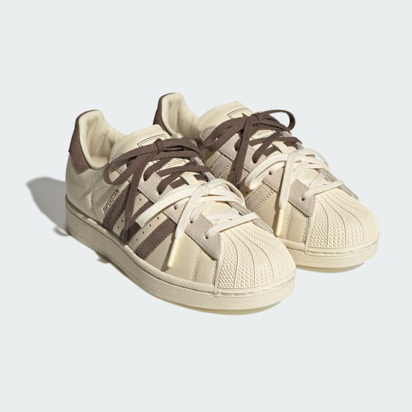 Molly Mae addias, latte superstar, sneaker 

 #LTKuk #LTKspring #LTKshoes