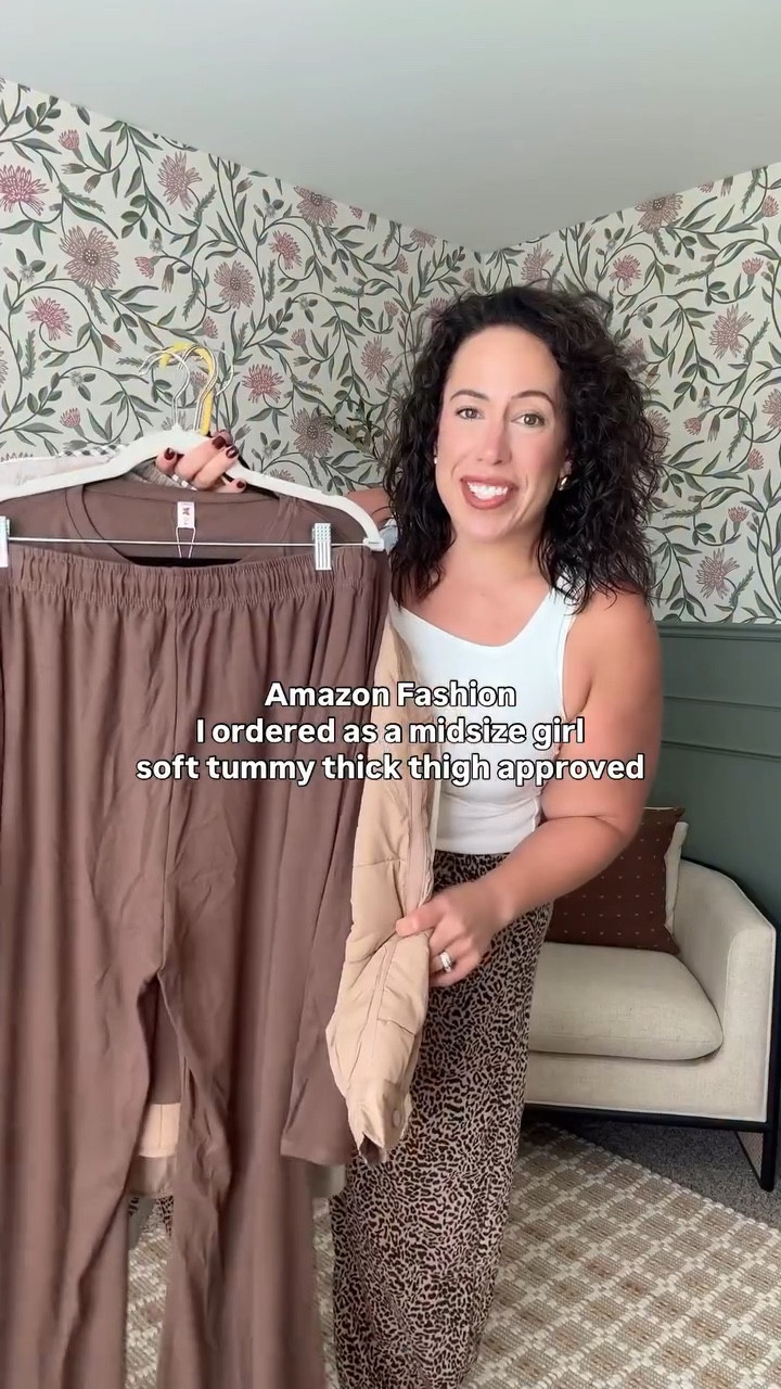 Amazon fall finds 🍂 soft tummy, thick thigh approved 🤎
Comfortable, flattering, and totally midsize-girl approved — everything I’d actually wear again! 
#AmazonFashion #MidsizeStyle #FallOutfits #AmazonOutfits #OOTDinspo

#LTKSeasonal #LTKMidsize #LTKFindsUnder50