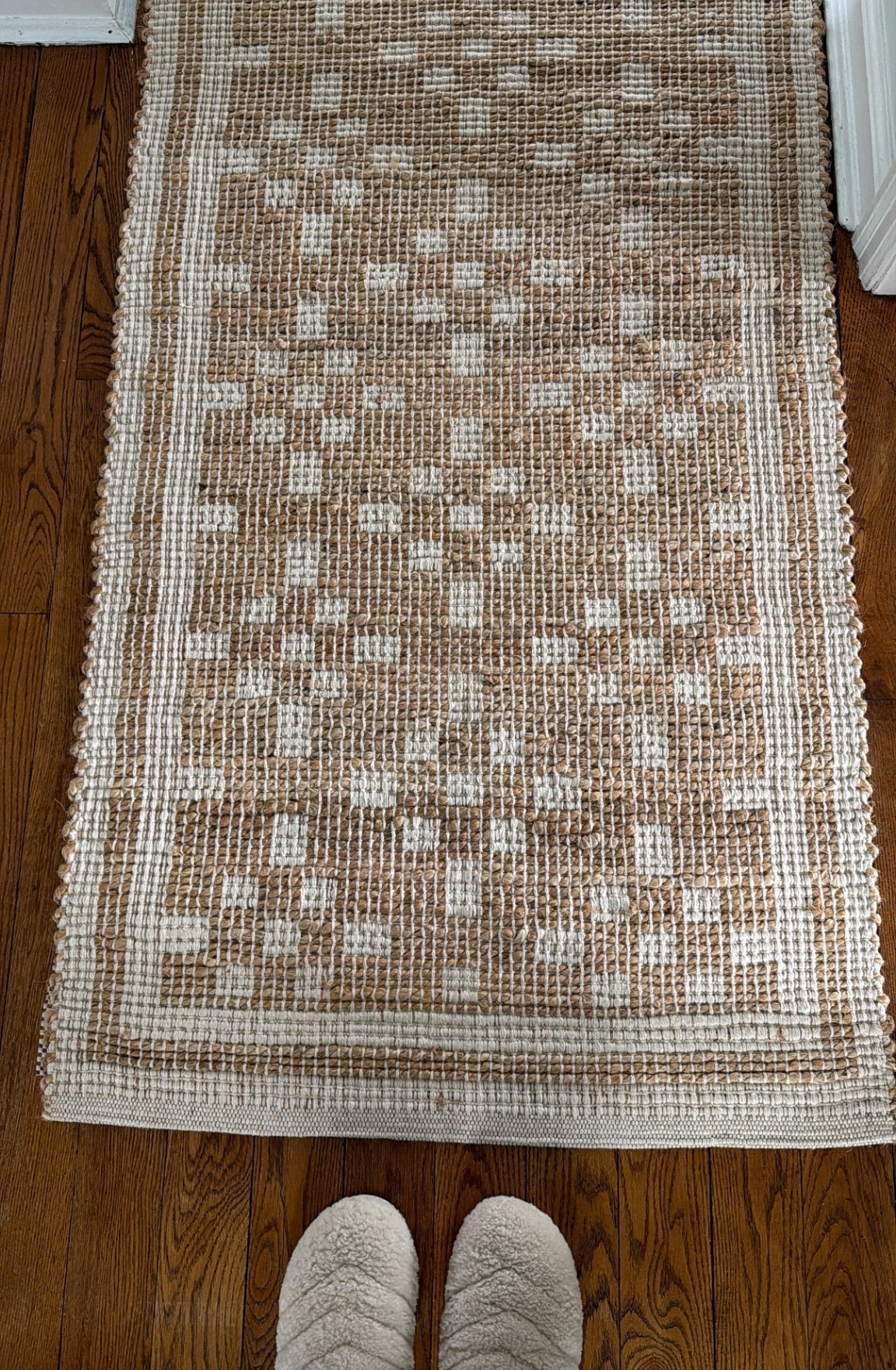 Love this rug 🩷 I think the cotton woven in there helps the jute not shed 🙌🏼 