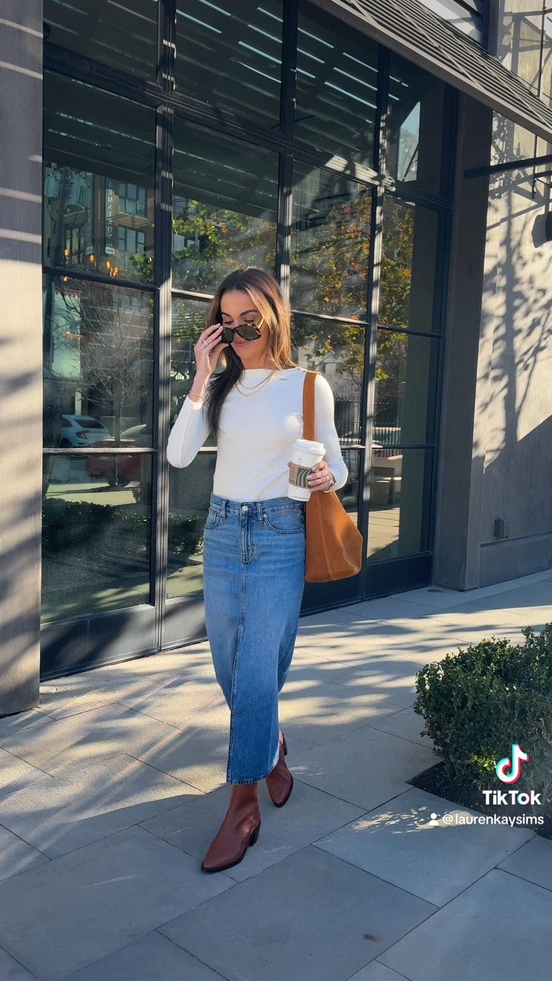 perfect basics for spring! loving the denim skirt trend too! 


#madewell #denimskirt #outfitideas #spring 