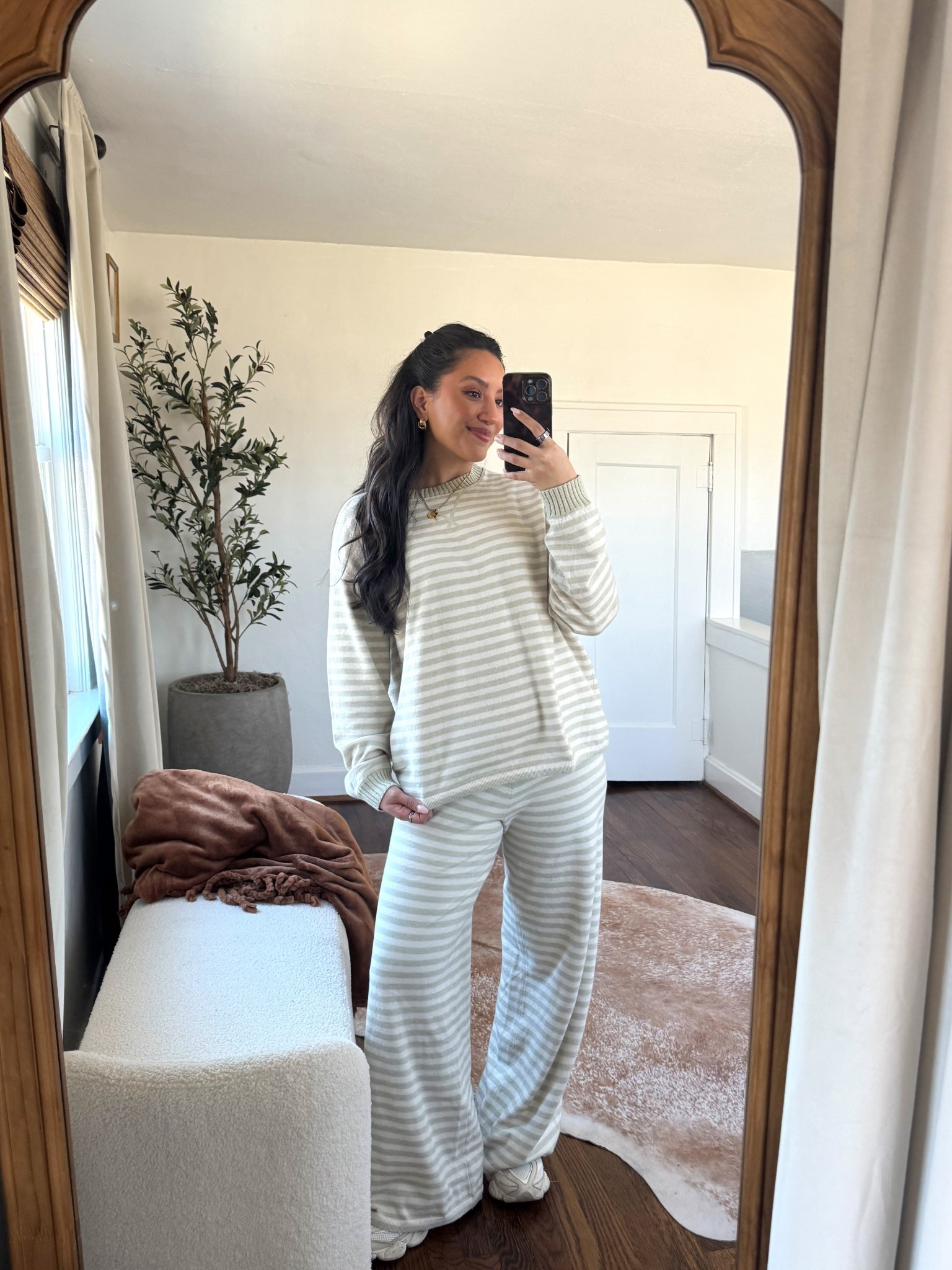 Ootd in my new aerie matching stripe set! It’s a lightweight super soft sweater material great for transitioning into spring

Sweatshirt – small
Striped pants – small short ￼

#LTKPetite #LTKSaleAlert #LTKootd