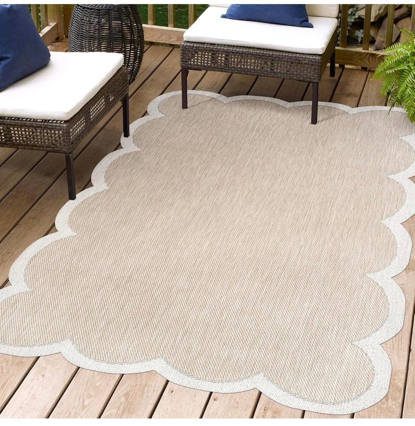 Scalloped Indoor Outdoor Area Rug 

#LTKSeasonal #LTKSaleAlert #LTKHome