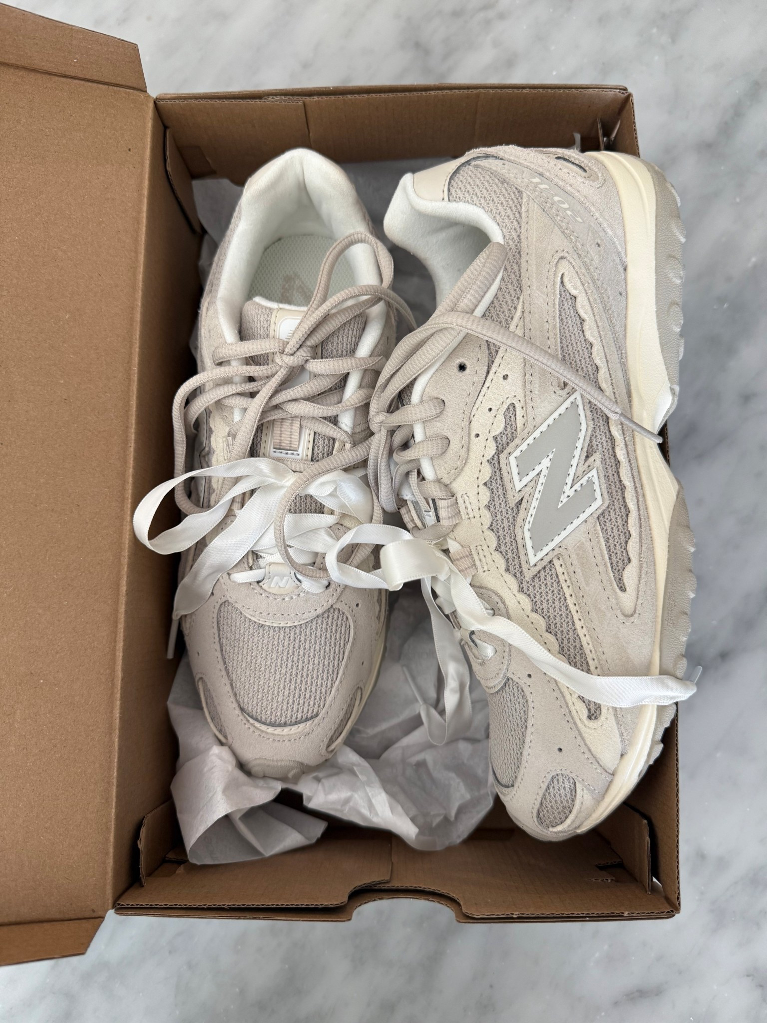 New balance 204l 

#LTKTravel #LTKgrwm #LTKActive