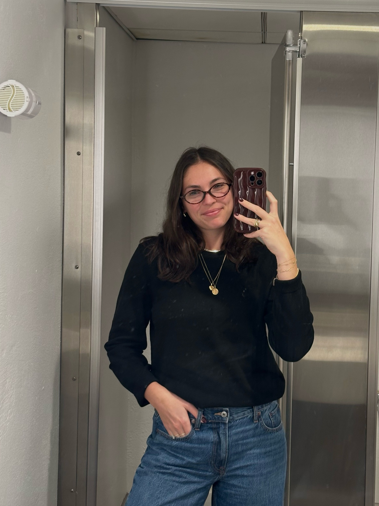 obsessed with these low rise jeans 

#LTKStyleTip #LTKFindsUnder100