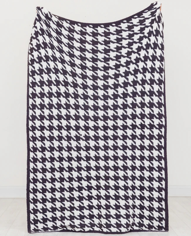 Make Me Believe Black Houndstooth Blanket | Pink Lily