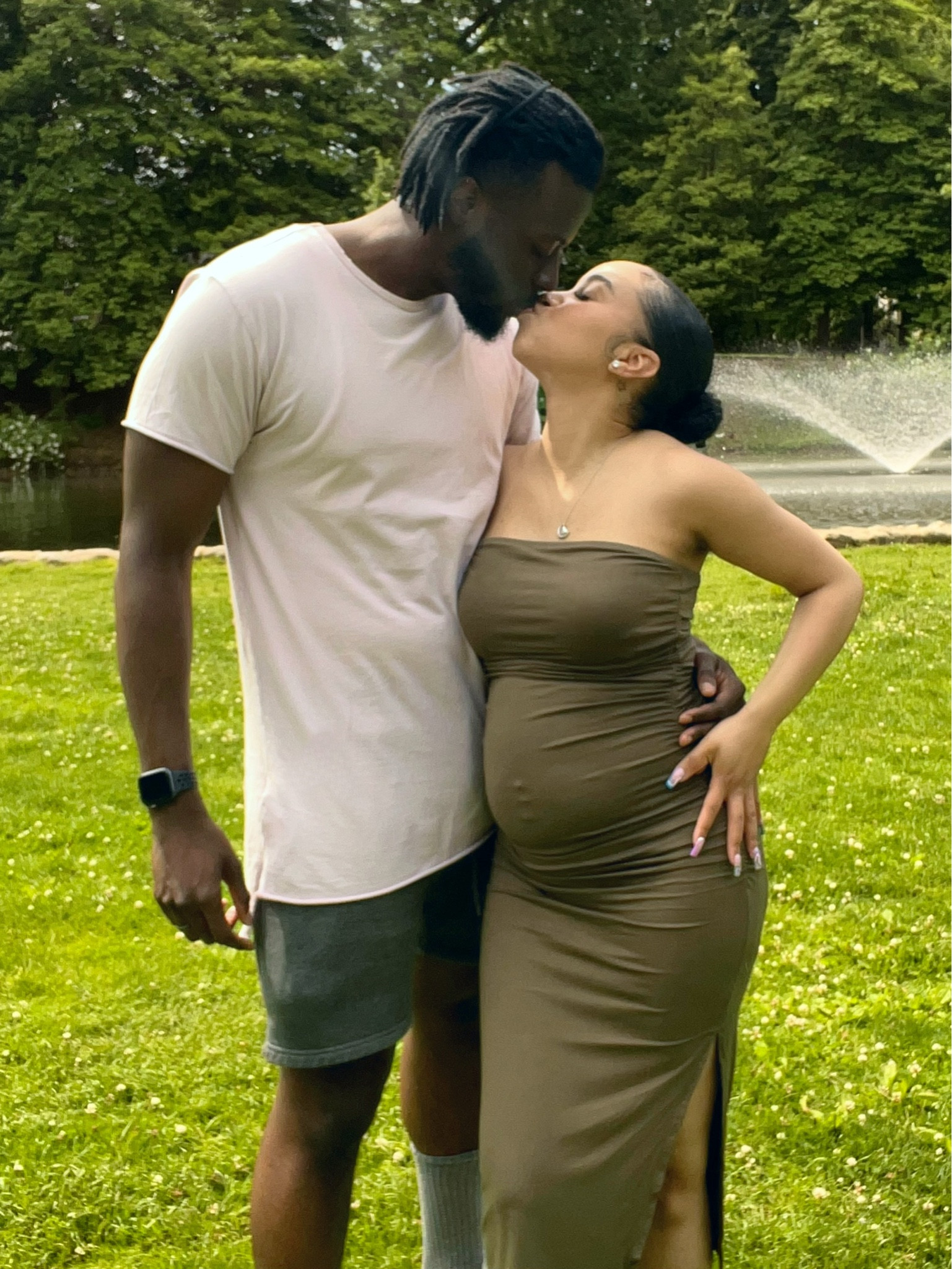 we’re expecting! 🧸🍼💕💗

Maternity

#LTKBump #LTKFamily