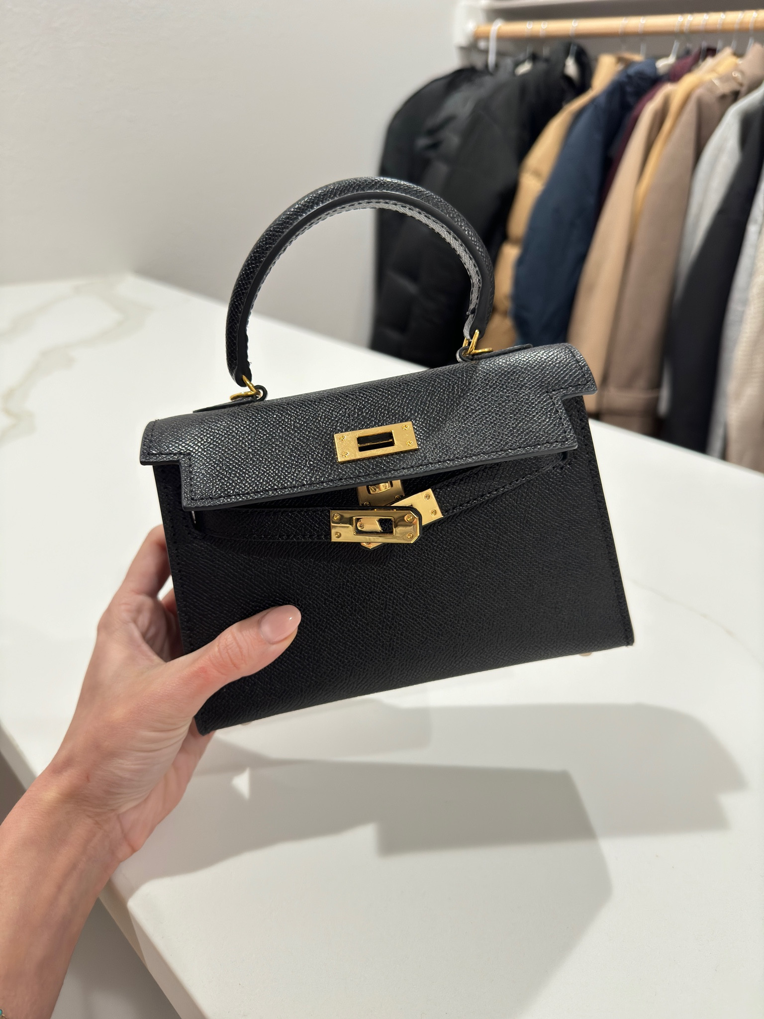 My favorite handbag to carry - such a timeless style, great quality, and affordable!! 



#LTKstyletip